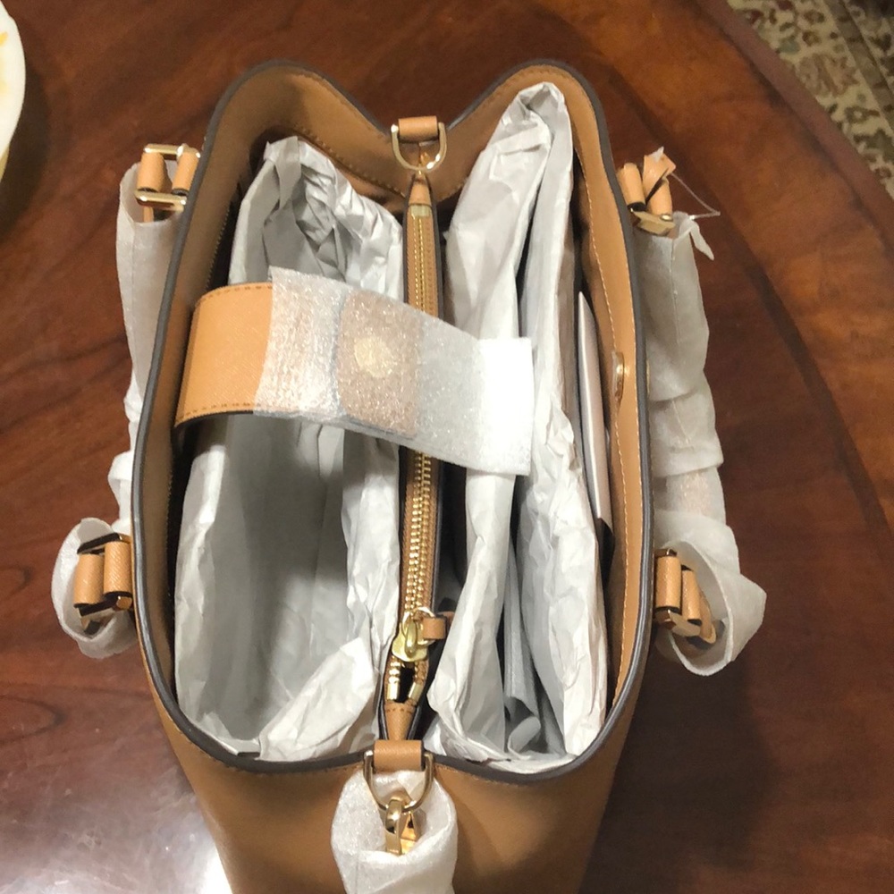 Brand new Tory Burch - Picture 4 of 5
